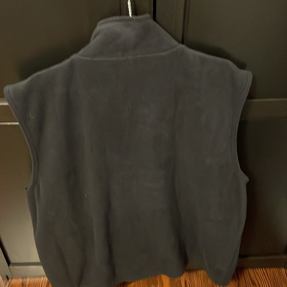 NWT men’s fleece black vest size xxl. Front zipper and two pockets. Anti piling. - Picture 5 of 7